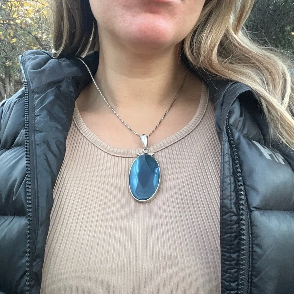 Banded Blue Agate Pendant - Picture 5 of 6